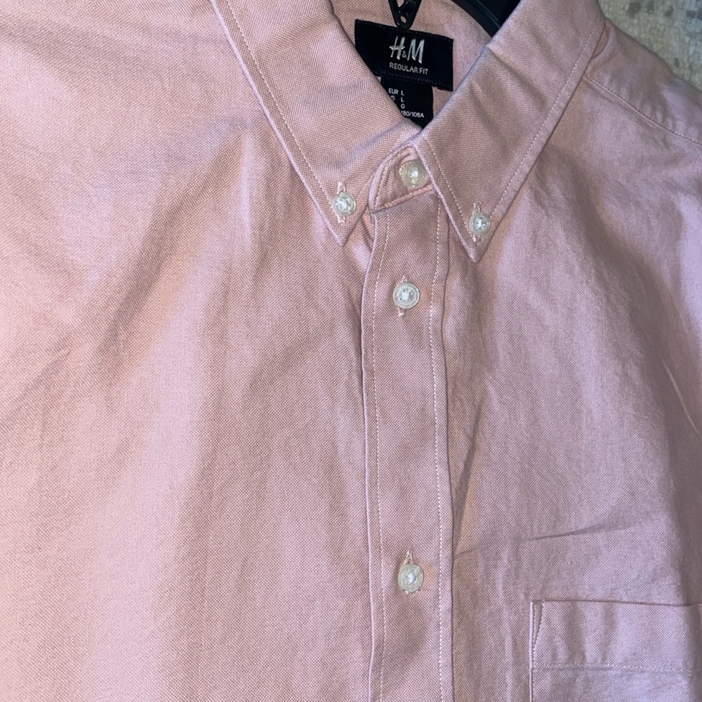 Men’s H&M regular fit cotton type button up. Large relaxed fit. Used. Like new.